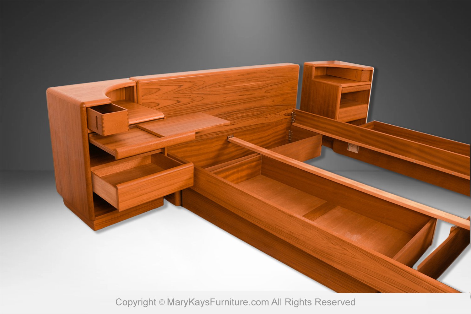 4081be22-c054-4648-b0c2-0dce1049b0ce_Danish-Mid-Century-Teak-King-Platform-Bed-and-Nightstands-17.jpg