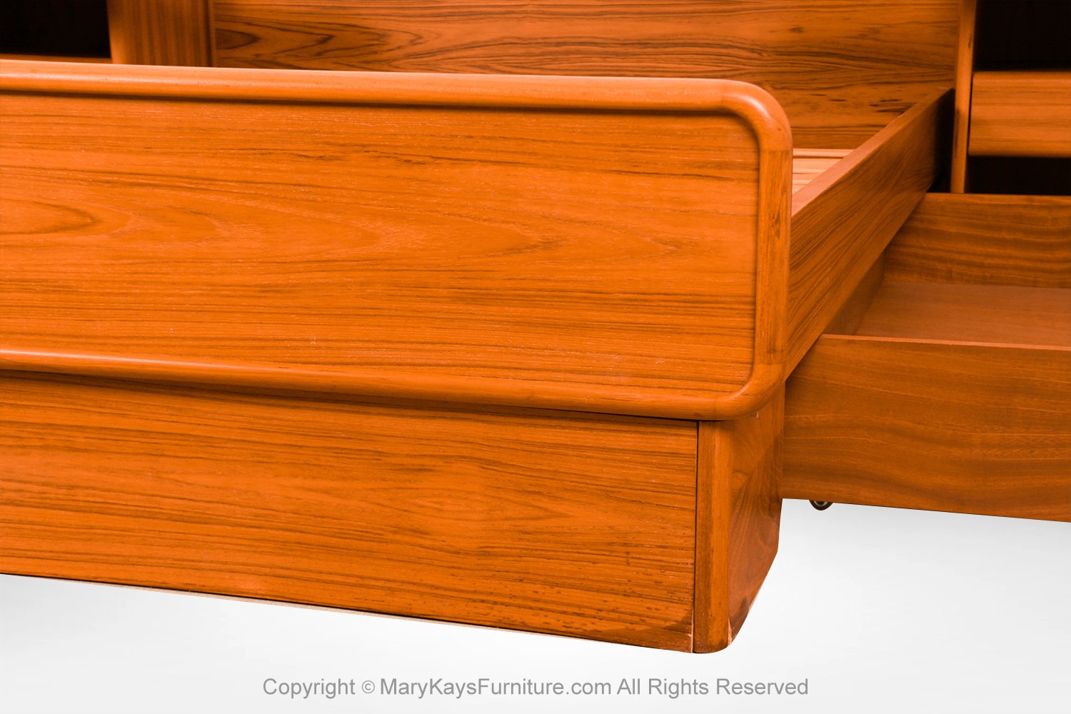 4081be22-c054-4648-b0c2-0dce1049b0ce_Danish-Mid-Century-Teak-King-Platform-Bed-and-Nightstands-9.jpg