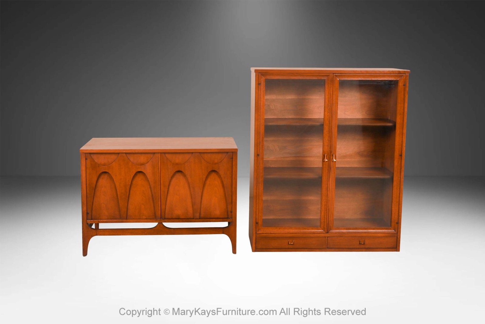 Mid-Century-Walnut-Buffet-China-Cabinet-Broyhill-Brasilia-12.jpg