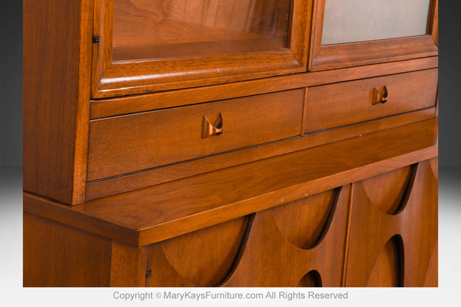 Mid-Century-Walnut-Buffet-China-Cabinet-Broyhill-Brasilia-7.jpg