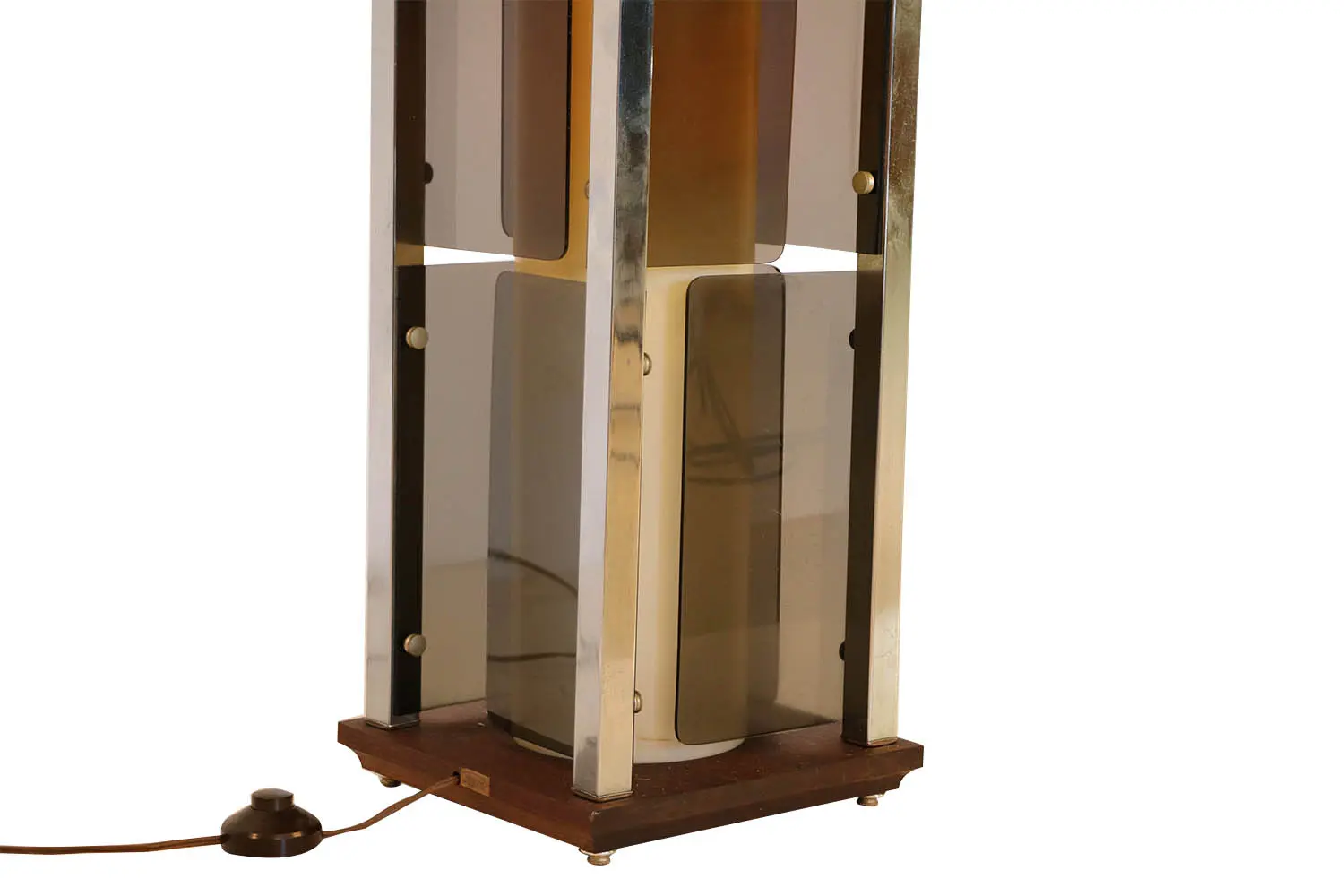 0679df93-aaf1-4563-9566-0e07f44c00ea_Mid-Century-Lucite-Paneled-Rectangular-Floor-Lamp-7.webp