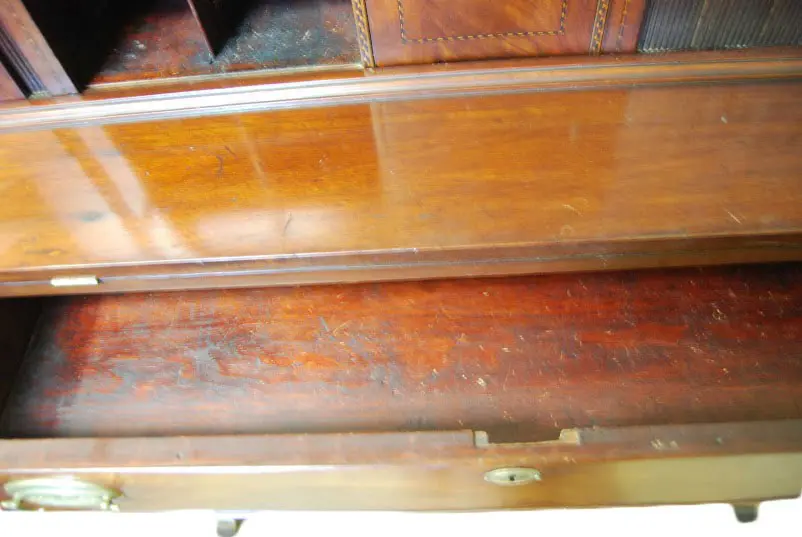 3bd02660-34f9-49a4-a2cb-9280d759bc56_A-Federal-New-England-mahogany-tambour-secretary-chest-8.webp