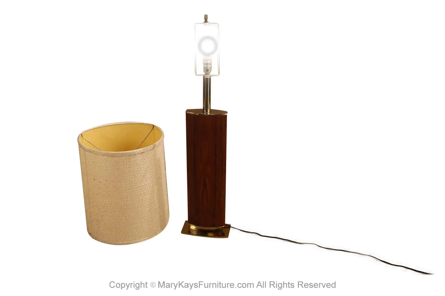 6d62d901-de77-49f0-a9a7-54a307cad140_Large-Laurel-Rosewood-Solid-Brass-Table-Lamp-6.webp