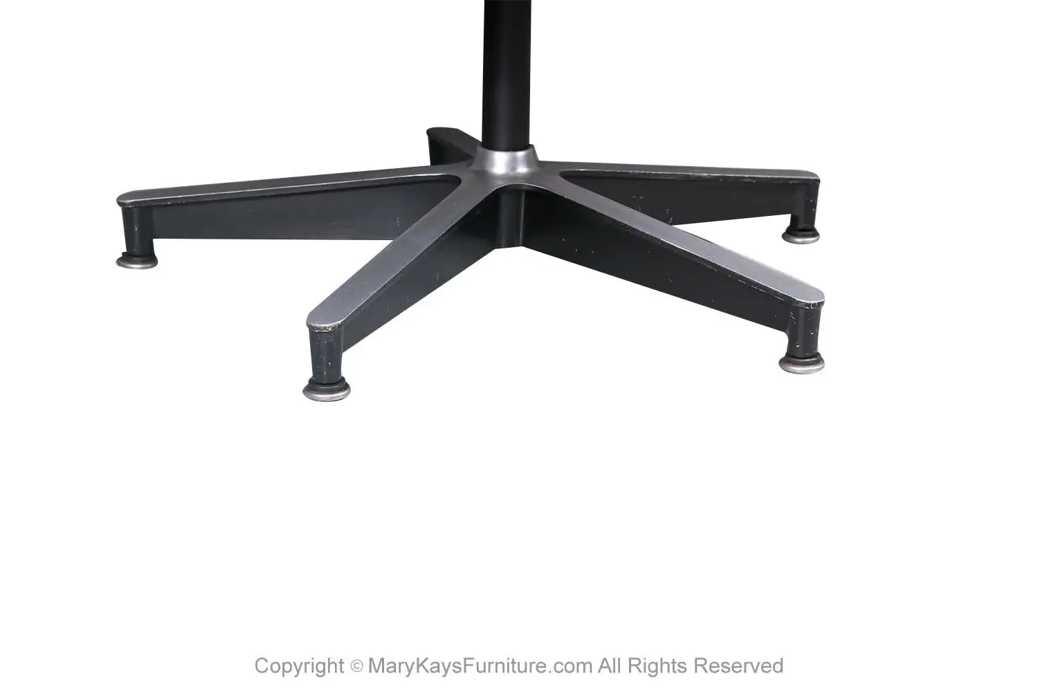 9fd524fe-c955-4f00-bc19-229cf9b1c88c_Mid-Century-Round-Coffee-Table-Charles-Eames-Herman-Miller-10.webp