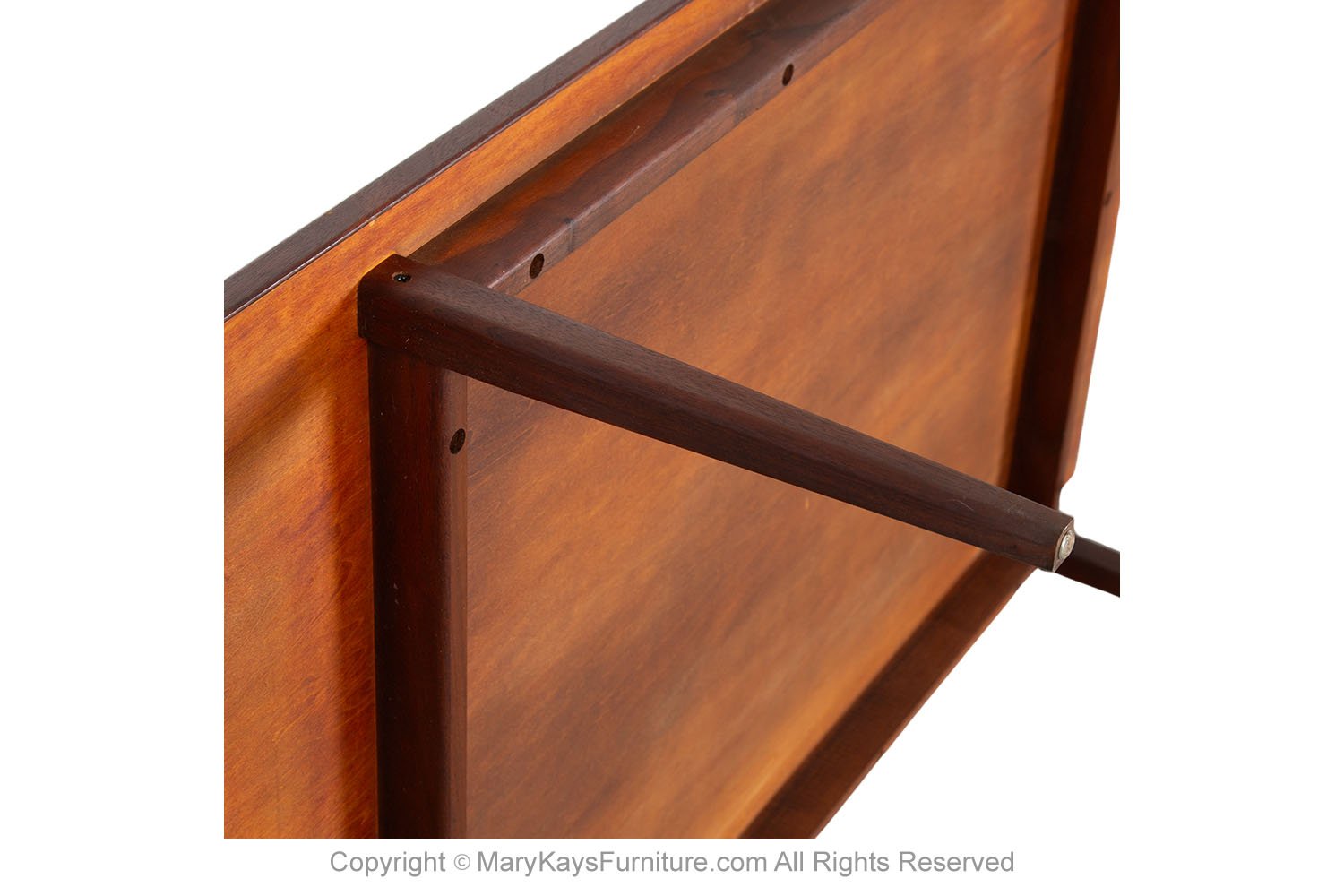 b01327fb-a62c-4596-afb8-c4c2ea1c9287_Mid-Century-Modern-walnut-Coffee-Table-9.jpg