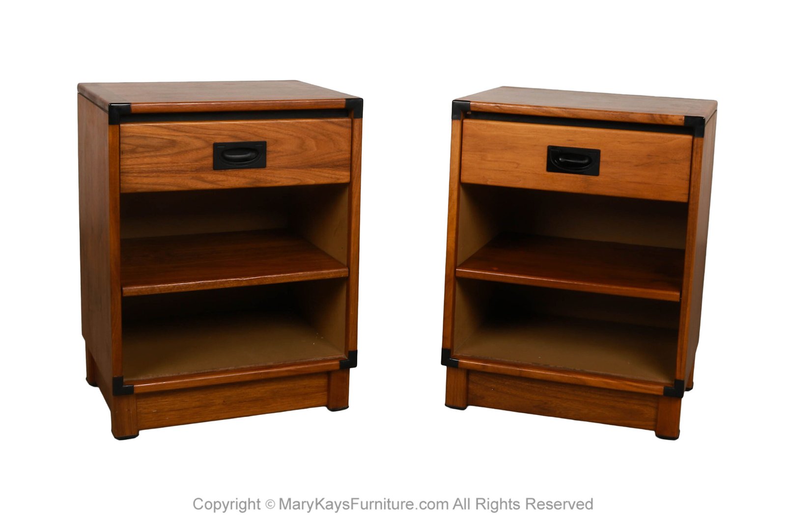 Mid-Century-pair-of-nightstands-side-tables-Drexel-Modulus-collection-1.jpg