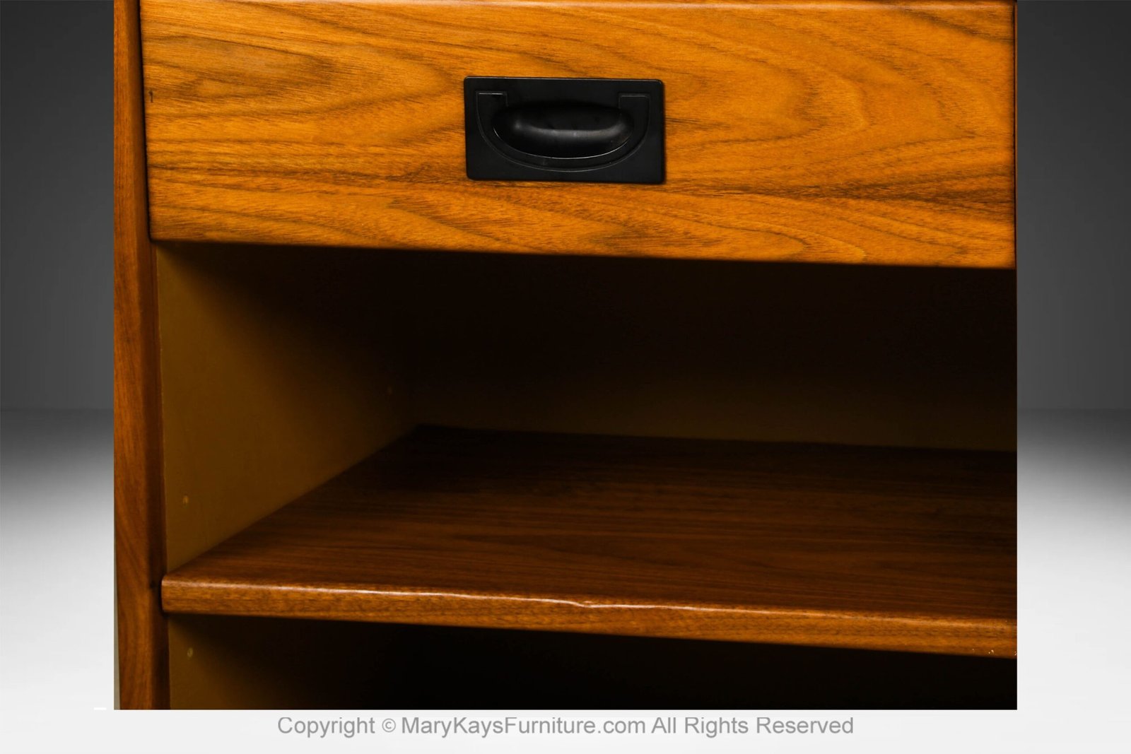 Mid-Century-pair-of-nightstands-side-tables-Drexel-Modulus-collection-11.jpg