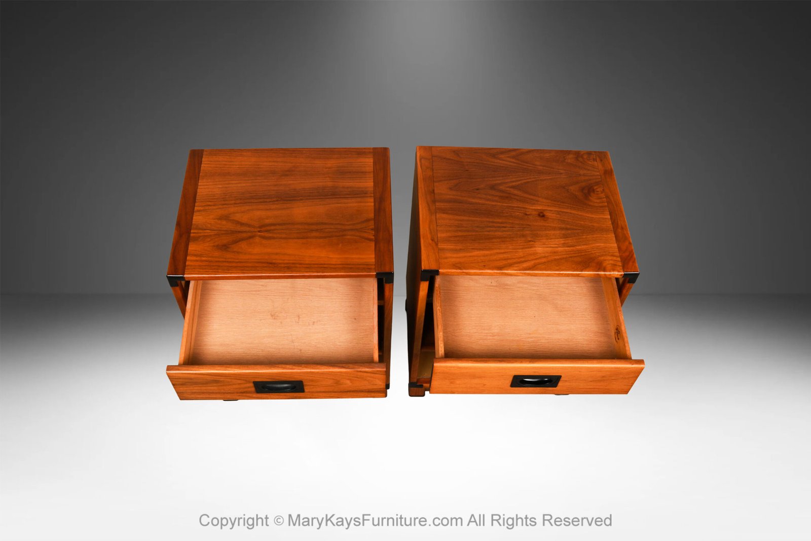 Mid-Century-pair-of-nightstands-side-tables-Drexel-Modulus-collection-15.jpg