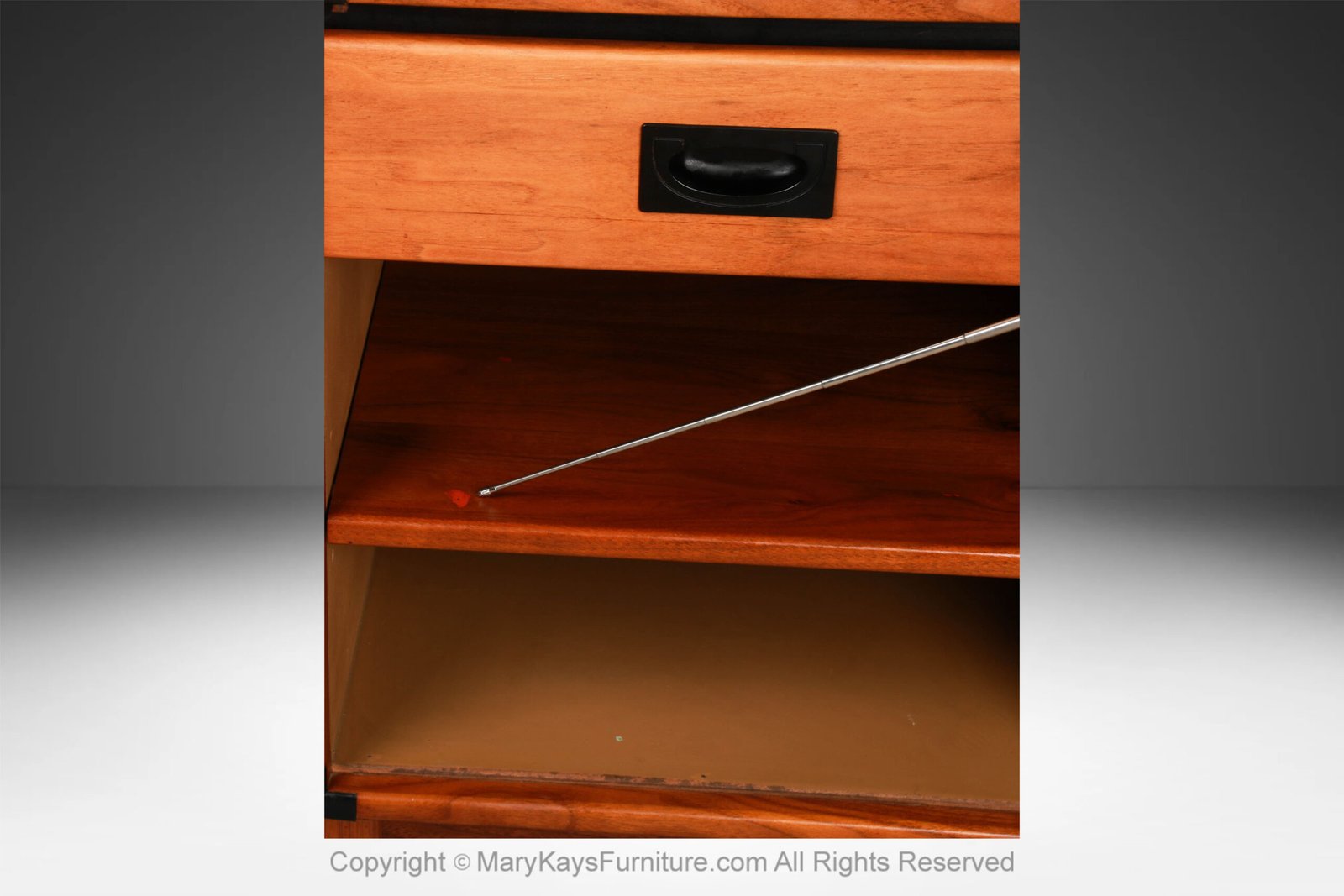 Mid-Century-pair-of-nightstands-side-tables-Drexel-Modulus-collection-17.jpg