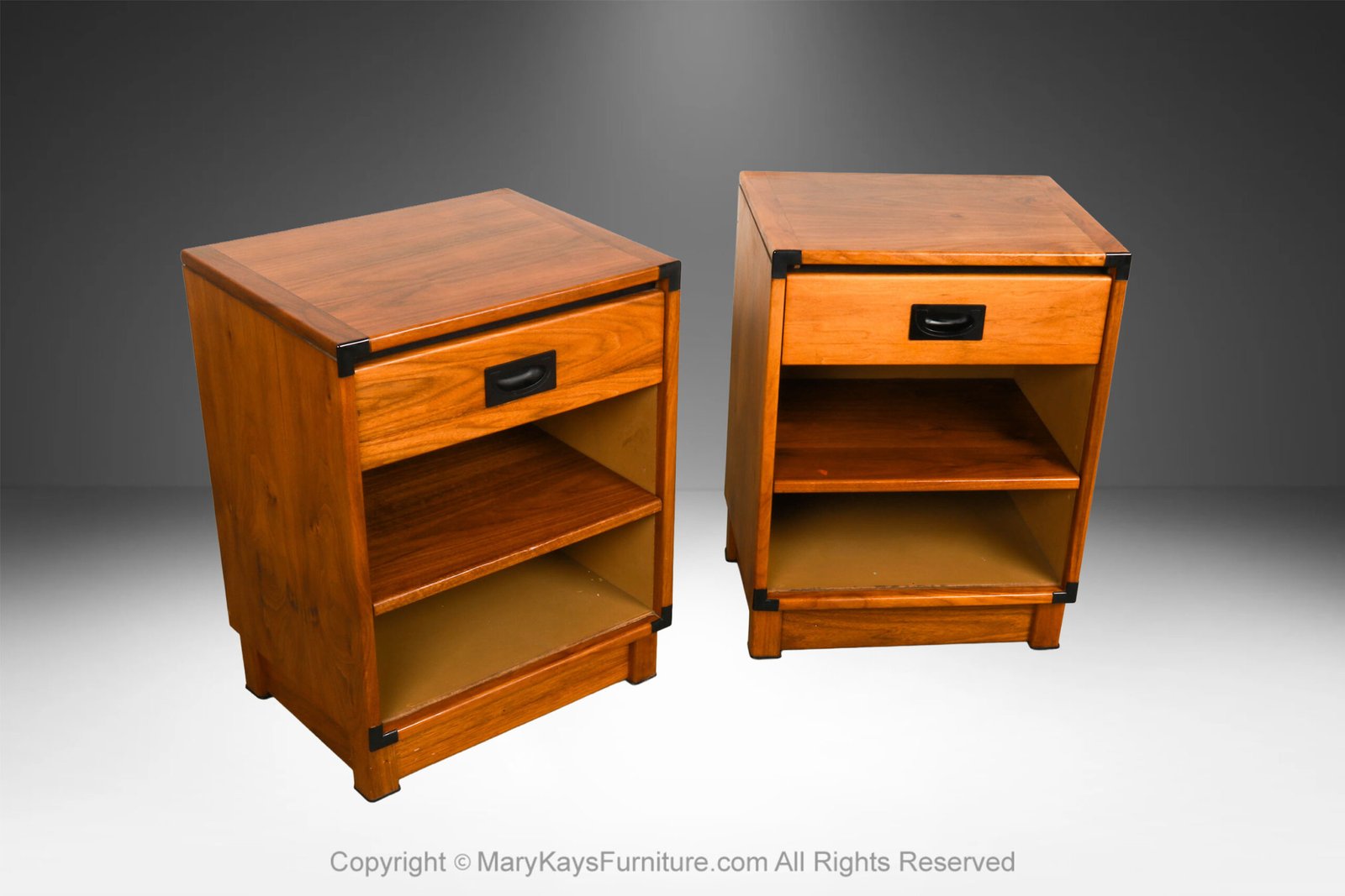 Mid-Century-pair-of-nightstands-side-tables-Drexel-Modulus-collection-2.jpg