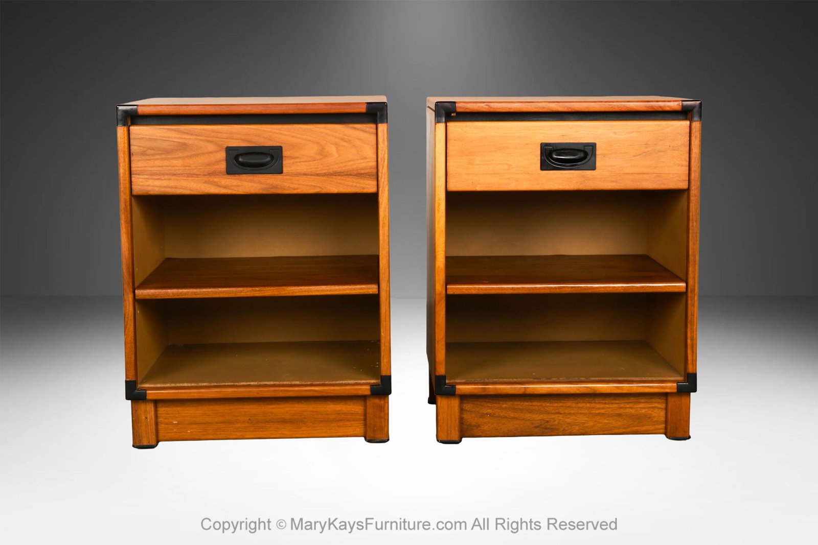 Mid-Century-pair-of-nightstands-side-tables-Drexel-Modulus-collection-3.jpg