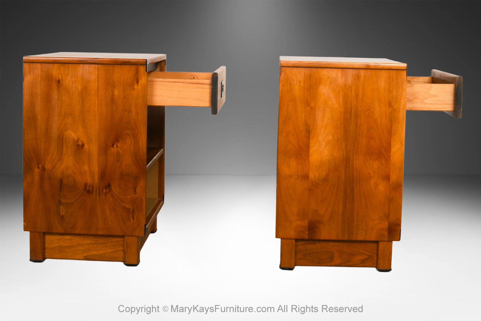 Mid-Century-pair-of-nightstands-side-tables-Drexel-Modulus-collection-8.jpg